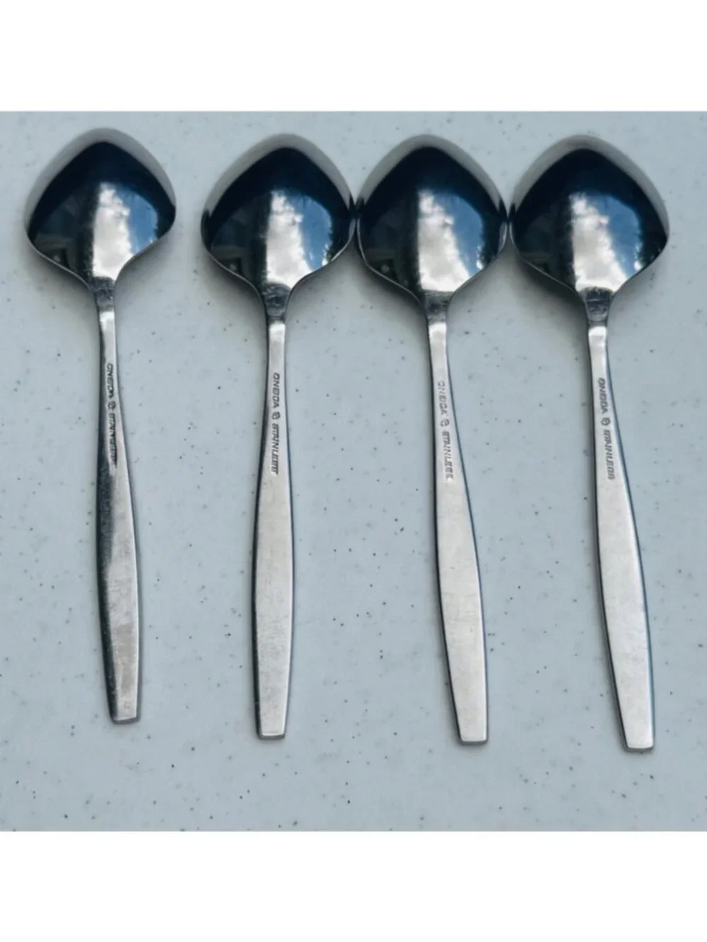 4 Oneida Heirloom Cube WILL O’ WISP Place Oval Soup Spoons Stainless Steel